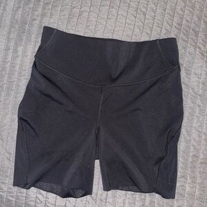 Lululemon size 10 bike shorts